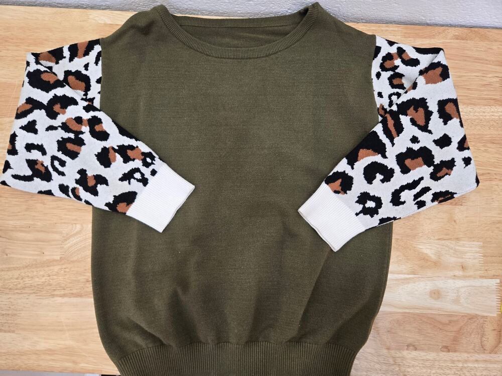 Womens Large Olive Green Leopard Print Sleeve Crewneck Sweater Pullover
